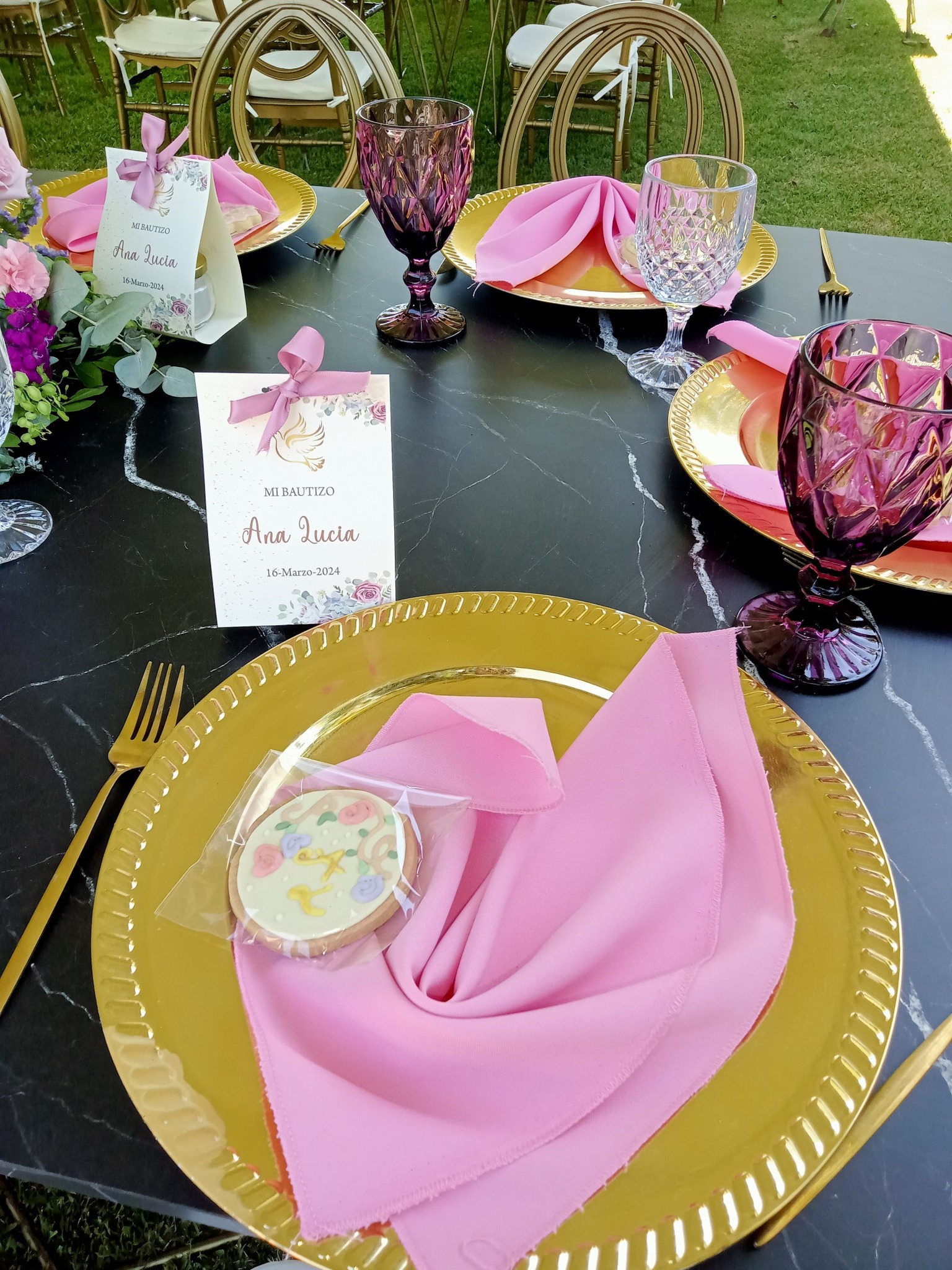 Diseño de mesa y decoración de bautizo
